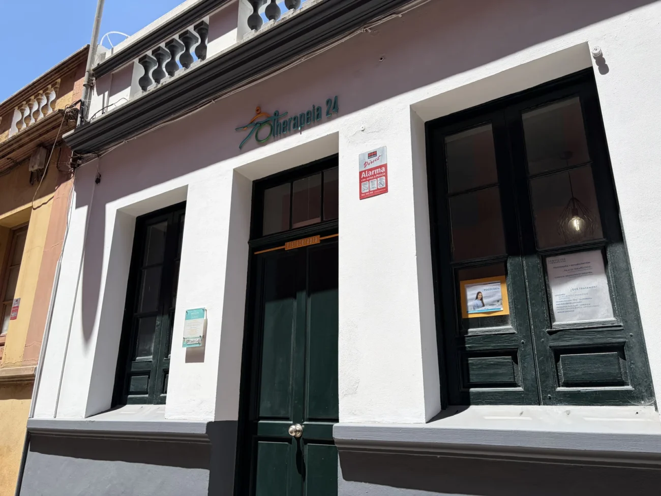 Entrada del centro de Therapeia24 en La Laguna